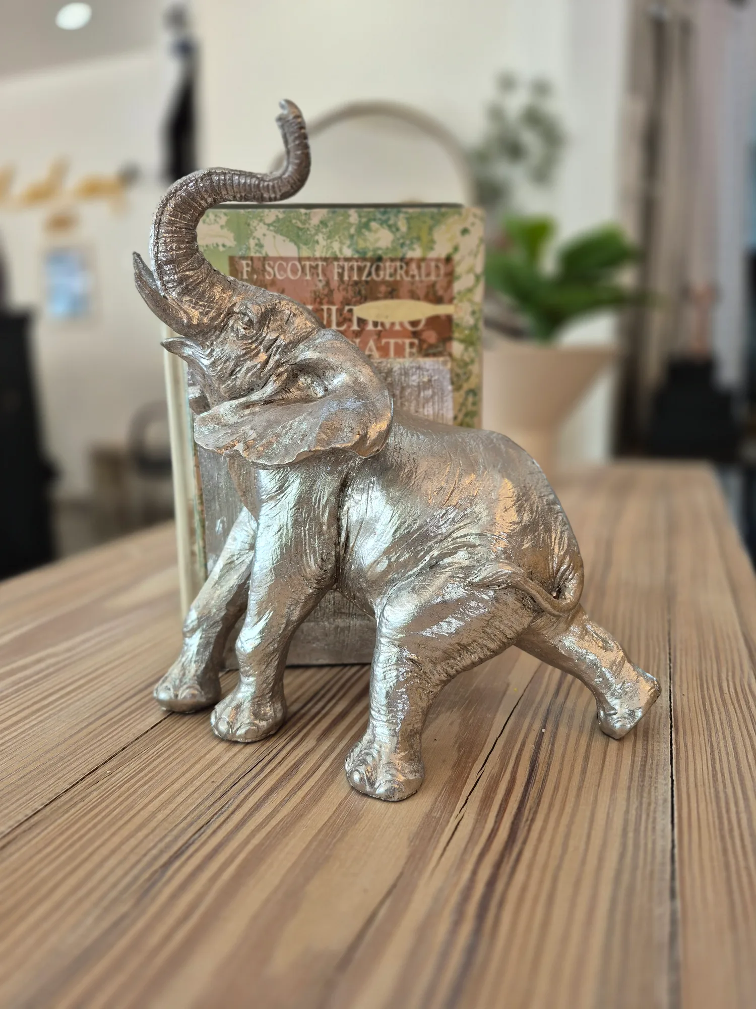ELEFANTE APOYA LIBROS